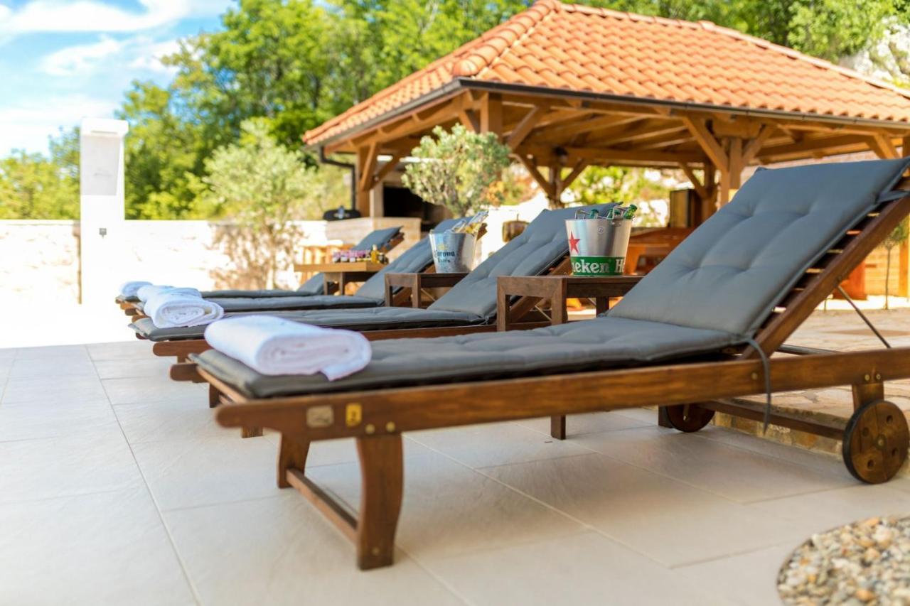 Luxury Villa Allen With Pool Клімно Екстер'єр фото