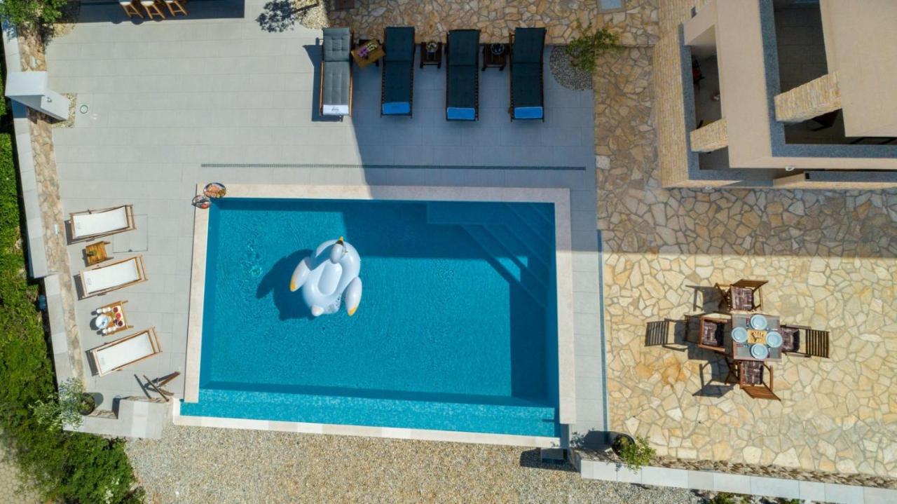 Luxury Villa Allen With Pool Клімно Екстер'єр фото