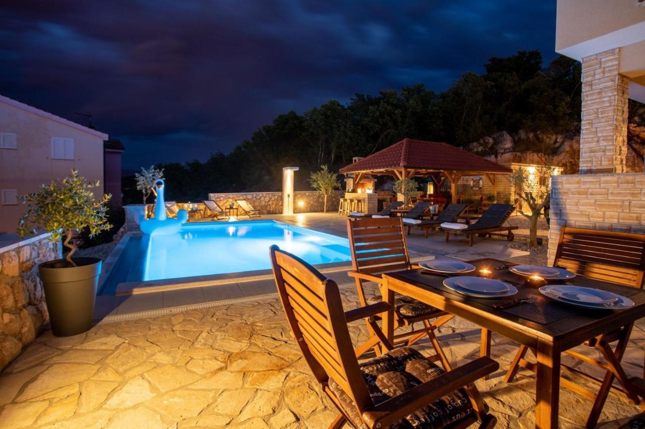 Luxury Villa Allen With Pool Клімно Номер фото