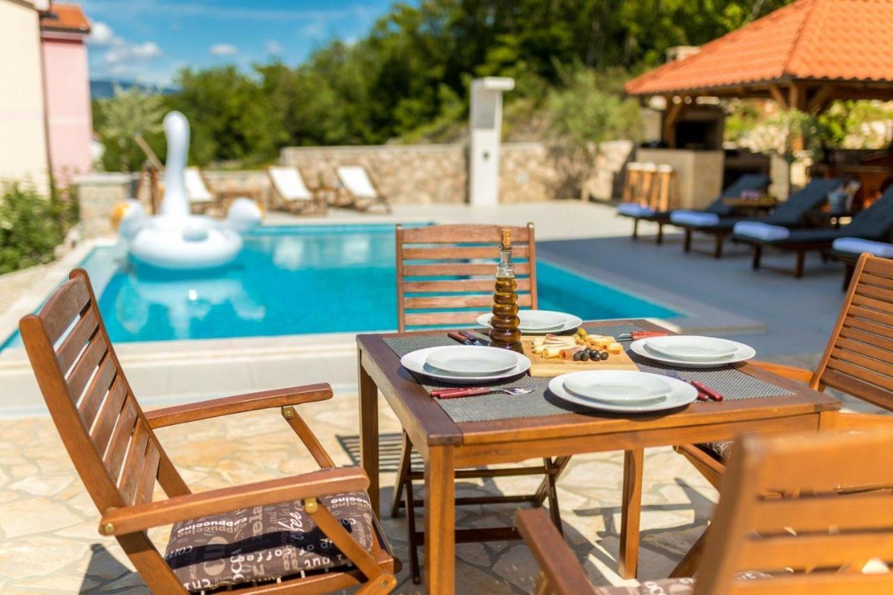 Luxury Villa Allen With Pool Клімно Номер фото