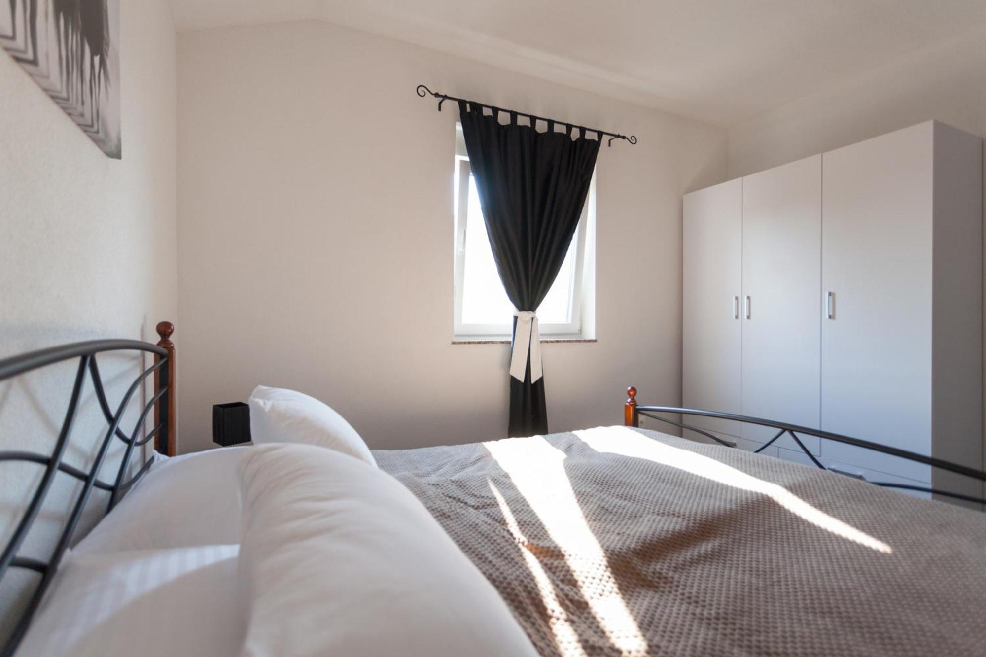 Luxury Villa Allen With Pool Клімно Номер фото