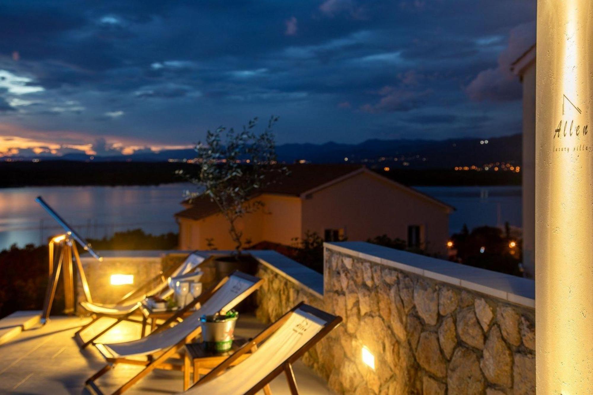 Luxury Villa Allen With Pool Клімно Номер фото