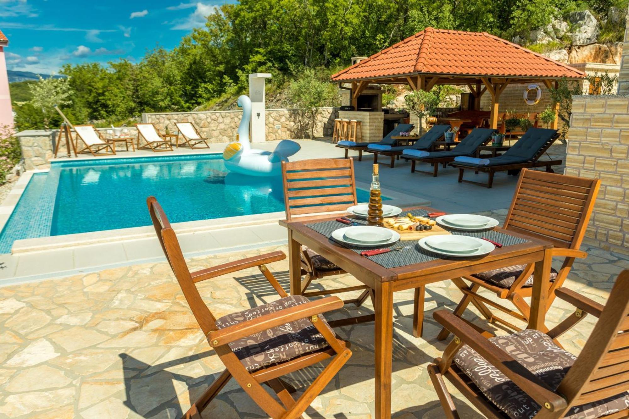 Luxury Villa Allen With Pool Клімно Номер фото
