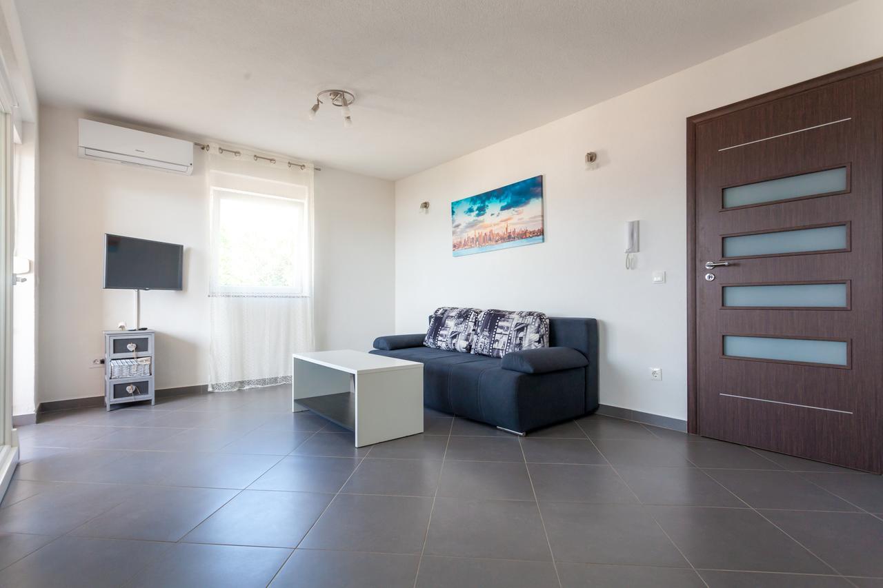 Luxury Villa Allen With Pool Клімно Екстер'єр фото